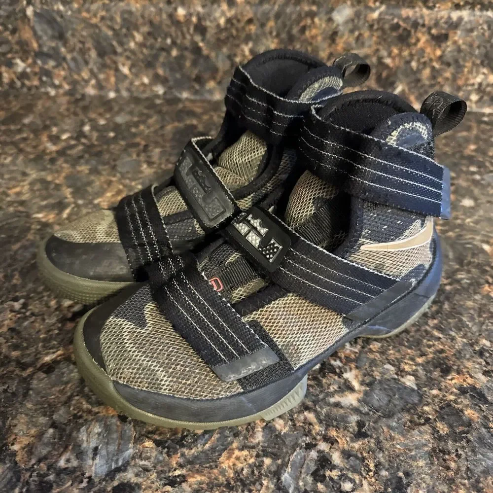 Rare- Nike Zoom LeBron Soldier SFG Army Camo- Kids Size 11c‎